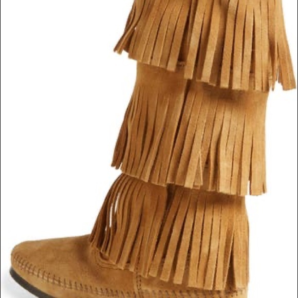 Almost NEW Minnetonka Women's 3-Layer Fringe Boot  size 7 - Picture 13 of 14
